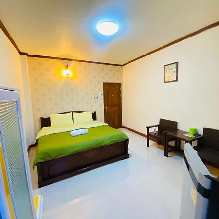 Rak Ban Kerd House Hotel Koh Si Chang Eksteriør billede