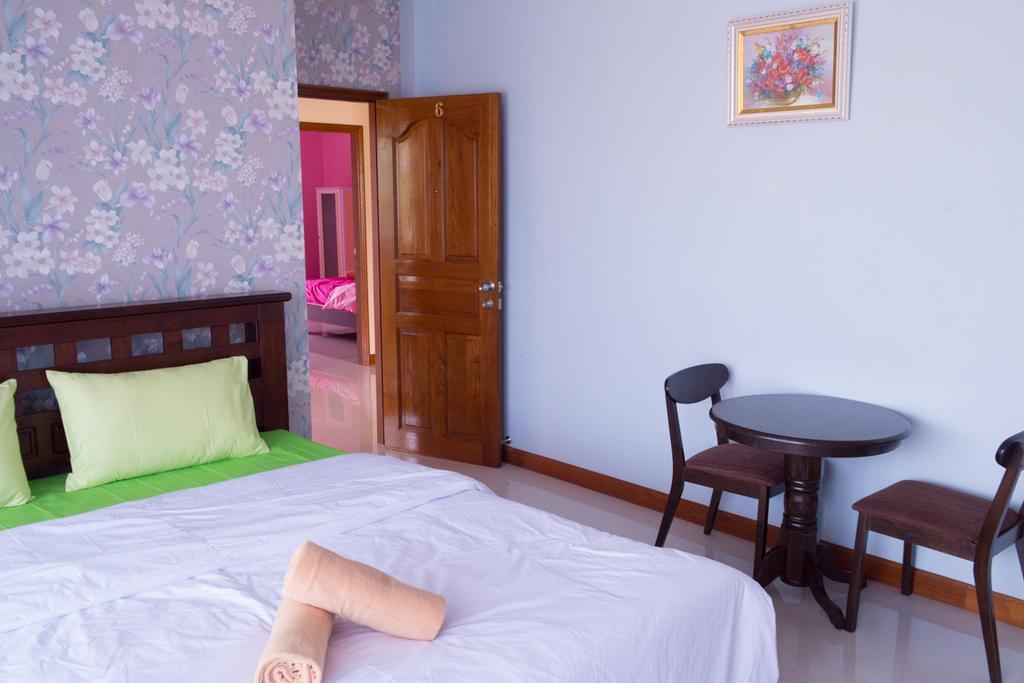 Rak Ban Kerd House Hotel Koh Si Chang Værelse billede